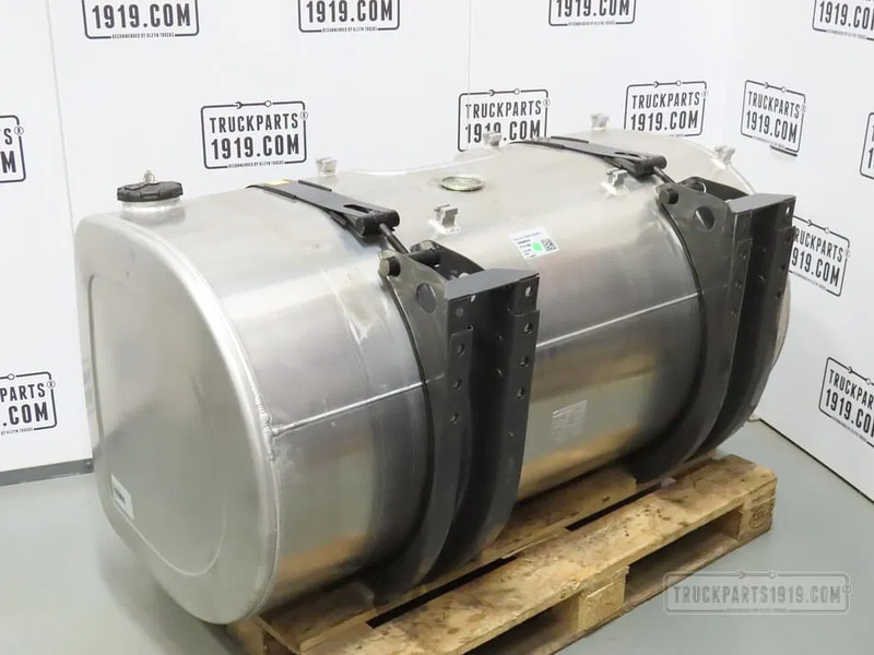 Volvo 21335679 Brandstoftank + steunen 550L - Rezervoar za gorivo za Kamion: slika 2 Volvo 21335679 Brandstoftank + steunen 550L - Rezervoar za gorivo za Kamion: slika 2