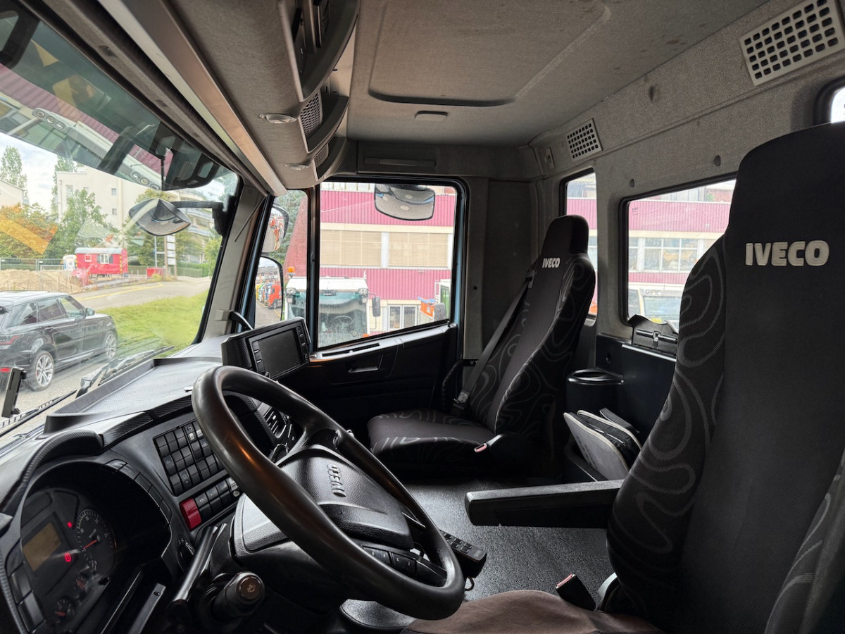 IVECO 340T45 Trakker 8x4 - Kamion sa hidrauličnom kukom: slika 4 IVECO 340T45 Trakker 8x4 - Kamion sa hidrauličnom kukom: slika 4