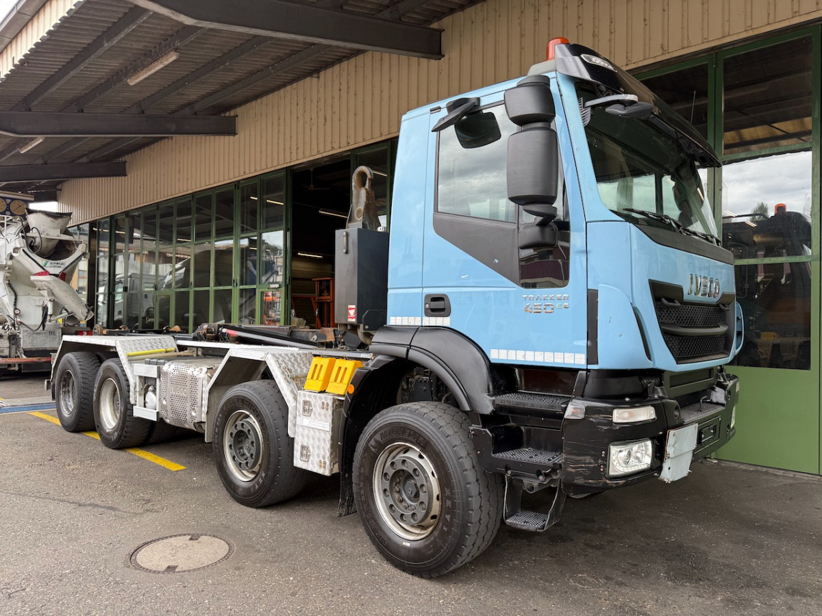 IVECO 340T45 Trakker 8x4 - Kamion sa hidrauličnom kukom: slika 1 IVECO 340T45 Trakker 8x4 - Kamion sa hidrauličnom kukom: slika 1