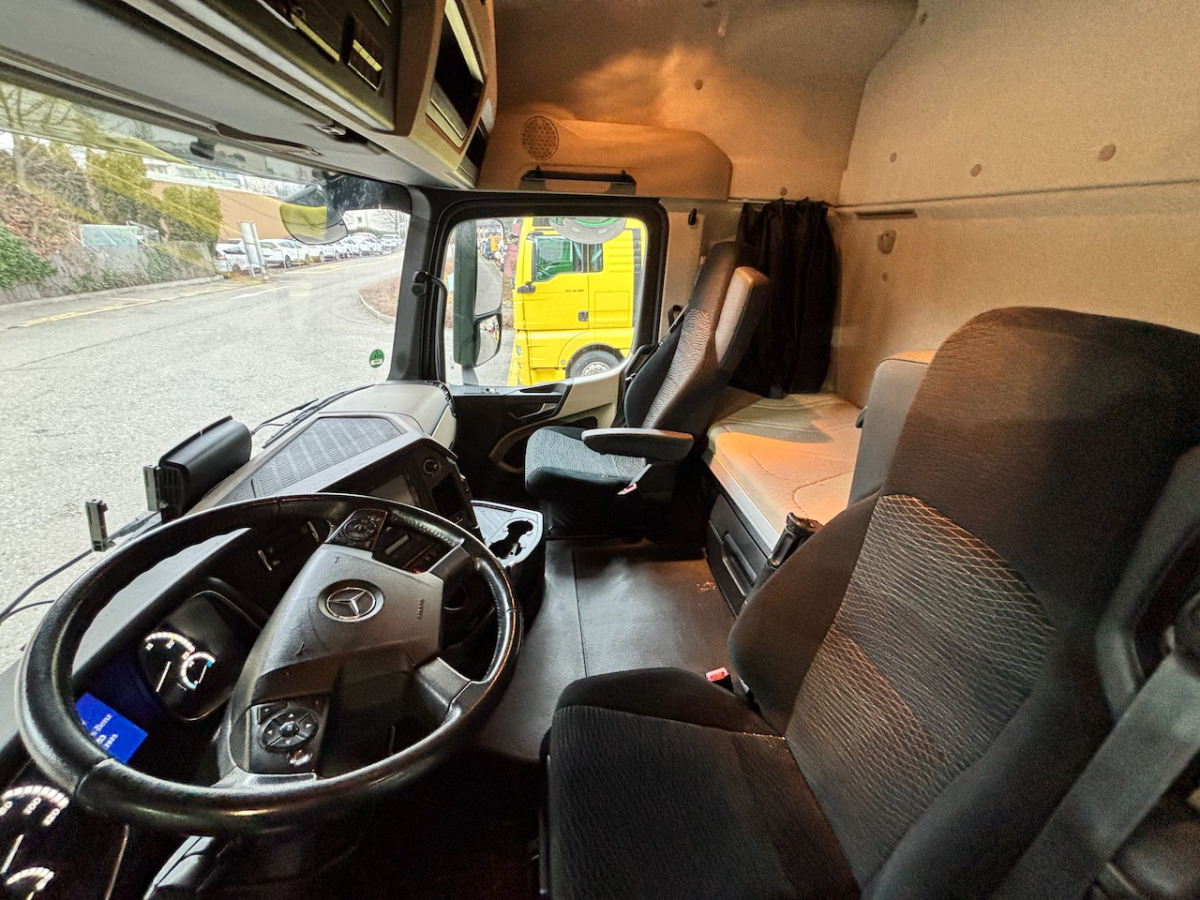 MERCEDES 2543 6x2 - Kamion za prevoz kontejnera/ Kamion sa promenjivim sandukom: slika 4 MERCEDES 2543 6x2 - Kamion za prevoz kontejnera/ Kamion sa promenjivim sandukom: slika 4