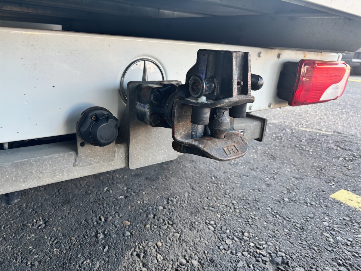 Dostavno vozilo sa otvorenom sandukom, Dostavno vozilo sa duplom kabinom MERCEDES 316 CDI: slika 6