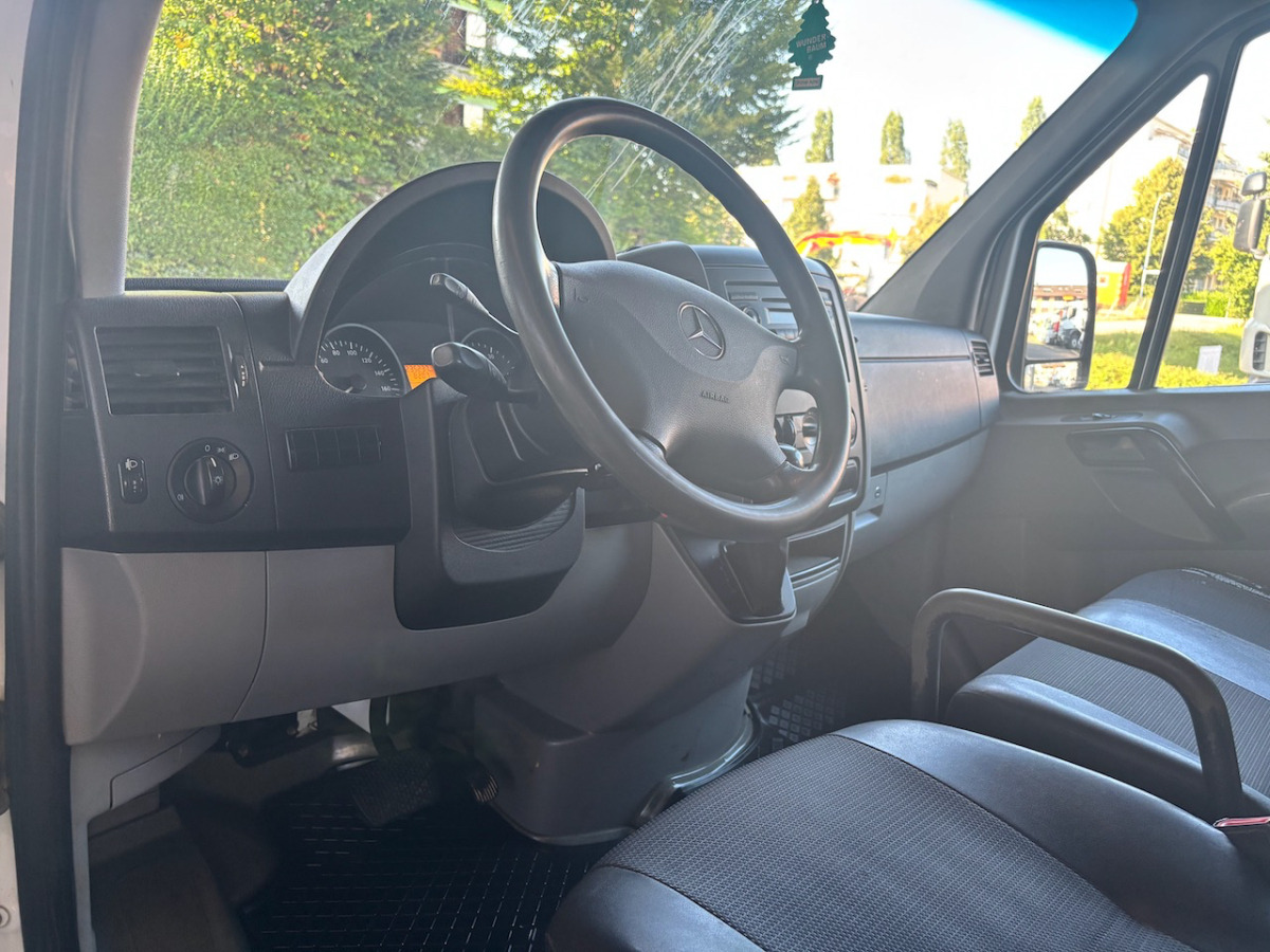 Dostavno vozilo sa otvorenom sandukom, Dostavno vozilo sa duplom kabinom MERCEDES 316 CDI: slika 10