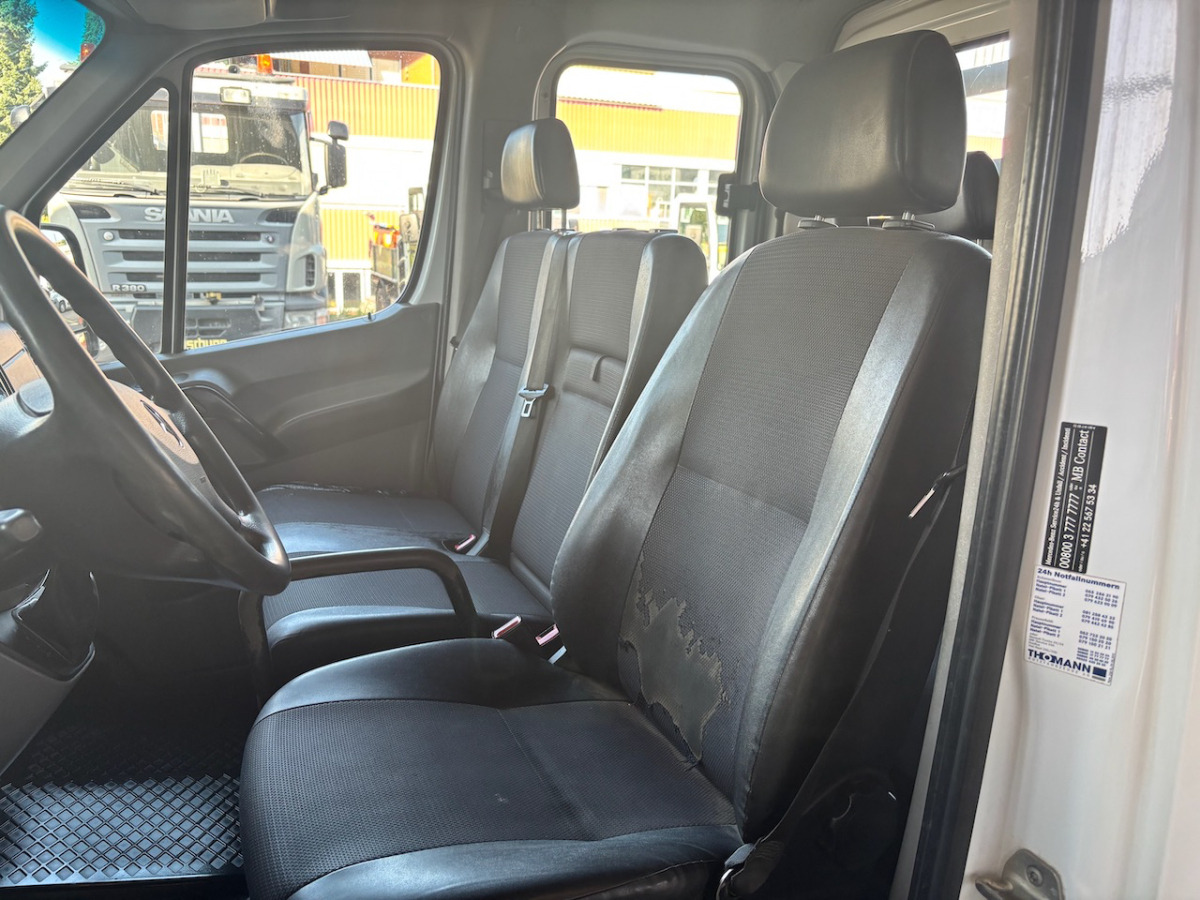 Dostavno vozilo sa otvorenom sandukom, Dostavno vozilo sa duplom kabinom MERCEDES 316 CDI: slika 11