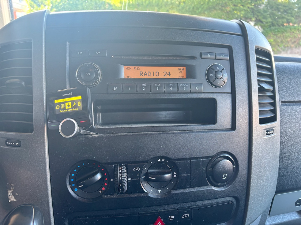 Dostavno vozilo sa otvorenom sandukom, Dostavno vozilo sa duplom kabinom MERCEDES 316 CDI: slika 17