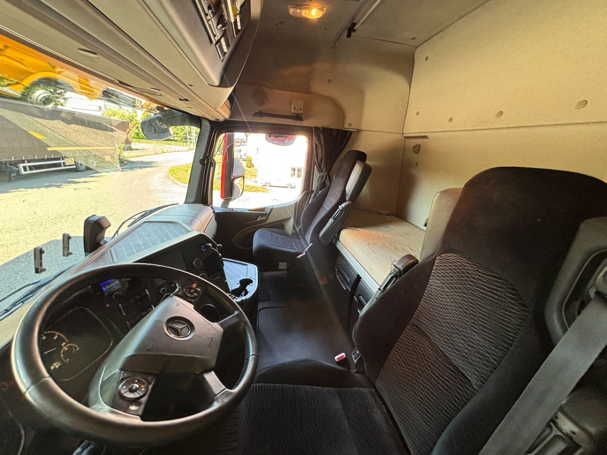 MERCEDES Actros 1848 - Kamion sa zatvorenim sandukom: slika 4 MERCEDES Actros 1848 - Kamion sa zatvorenim sandukom: slika 4