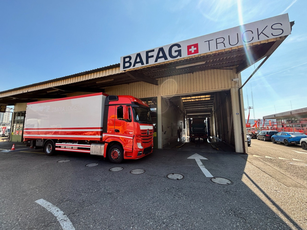 MERCEDES Actros 1848 - Kamion sa zatvorenim sandukom: slika 2 MERCEDES Actros 1848 - Kamion sa zatvorenim sandukom: slika 2
