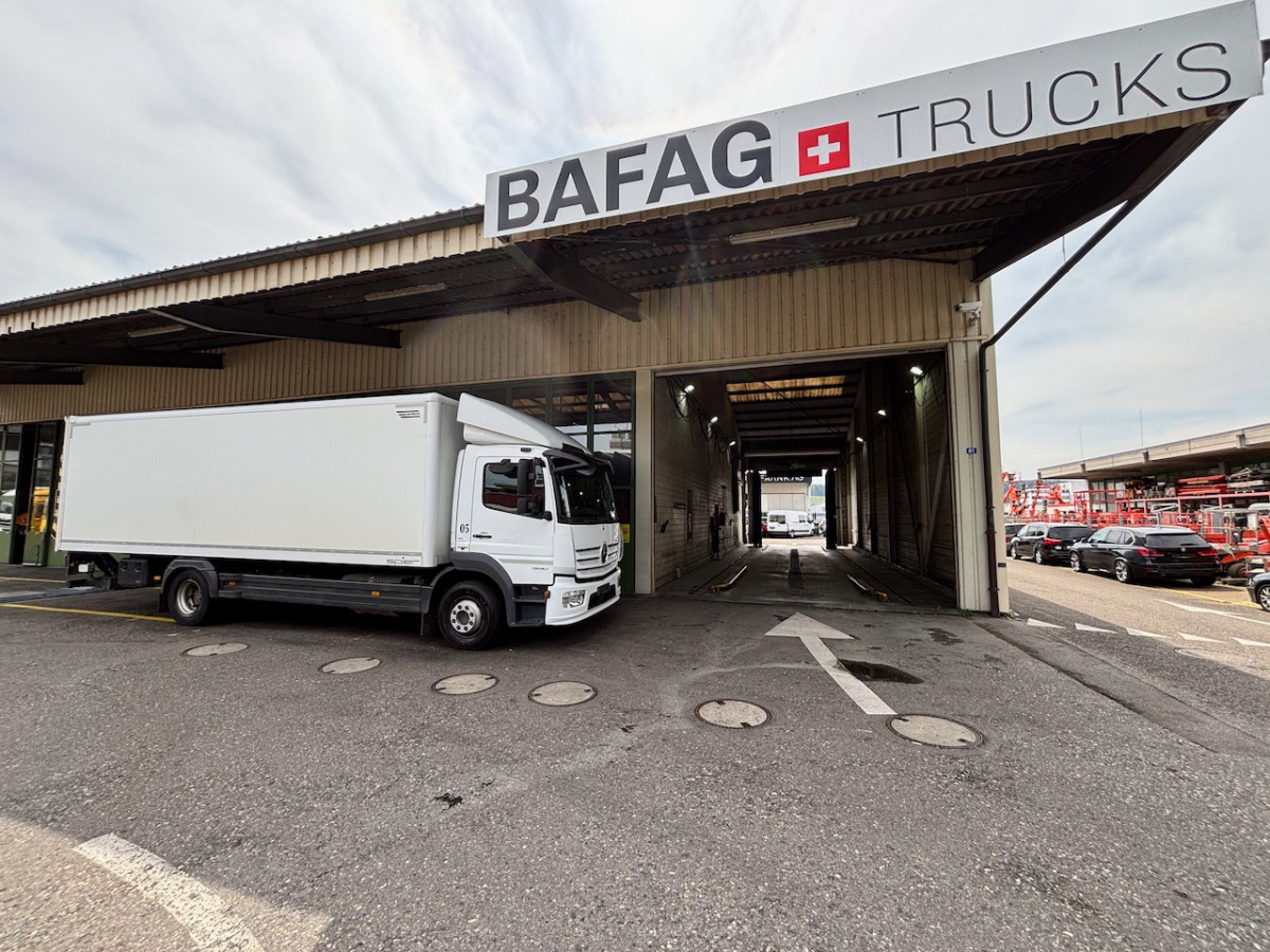 MERCEDES Atego 1530 - Kamion sa zatvorenim sandukom: slika 2 MERCEDES Atego 1530 - Kamion sa zatvorenim sandukom: slika 2