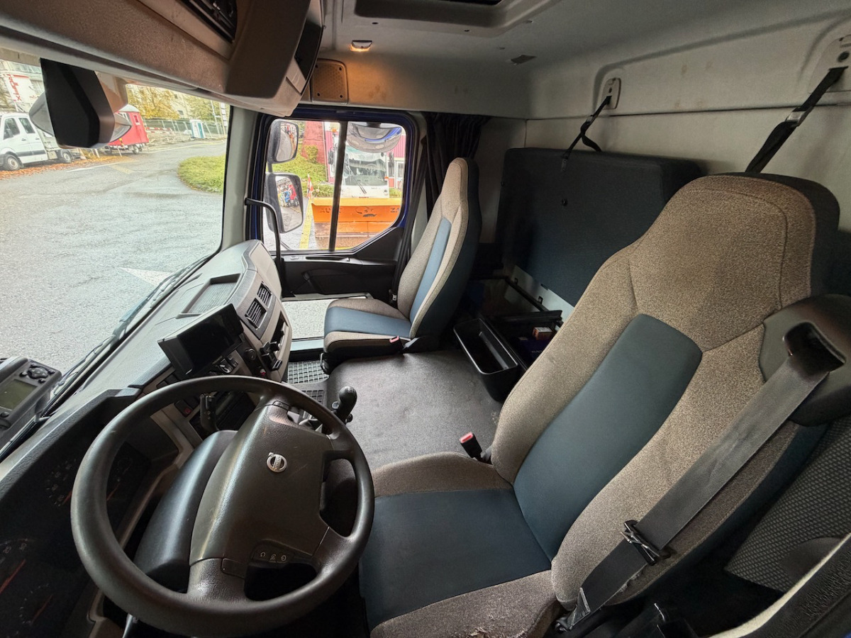 VOLVO FL-280  4x2R - Kamion sa zatvorenim sandukom: slika 4 VOLVO FL-280  4x2R - Kamion sa zatvorenim sandukom: slika 4