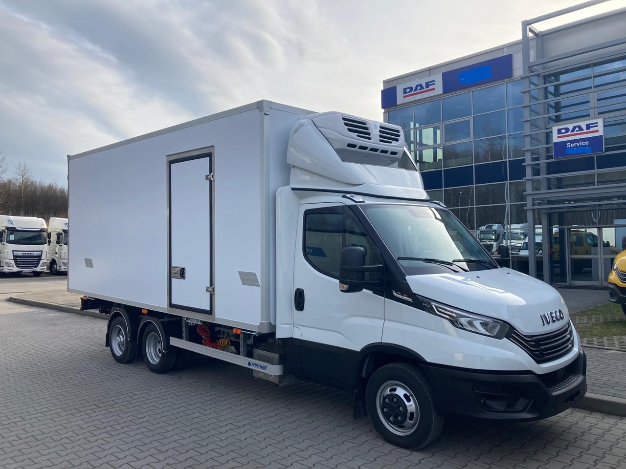 IVECO Daily BE-Truck 35S18H A8 180 PS Kühlkoffer 7.000kg Gesamtgewicht - Hladnjača: slika 1 IVECO Daily BE-Truck 35S18H A8 180 PS Kühlkoffer 7.000kg Gesamtgewicht - Hladnjača: slika 1
