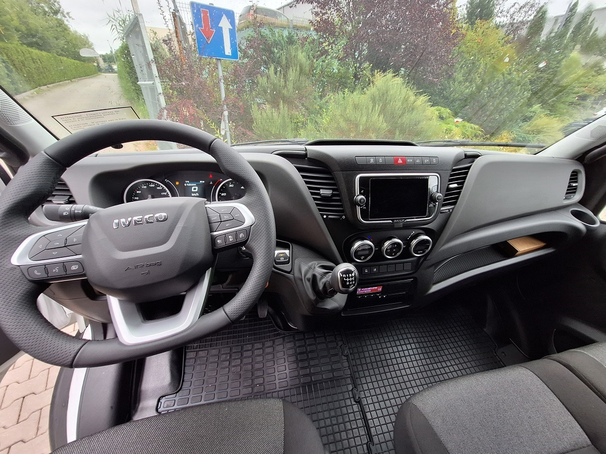 Iveco Daily 70C18 Backsleeper BÄR - Kamion sa ceradom: slika 4 Iveco Daily 70C18 Backsleeper BÄR - Kamion sa ceradom: slika 4