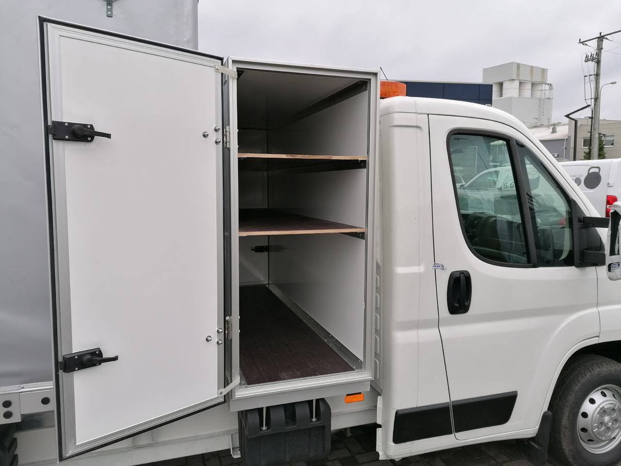 Renault Master 170 Kipper - Dostavno vozilo istovarivač: slika 4 Renault Master 170 Kipper - Dostavno vozilo istovarivač: slika 4