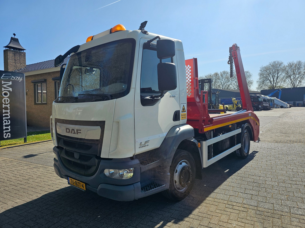DAF LF 220 Euro 6 - Kamion za utovaranje kontejnera: slika 3 DAF LF 220 Euro 6 - Kamion za utovaranje kontejnera: slika 3