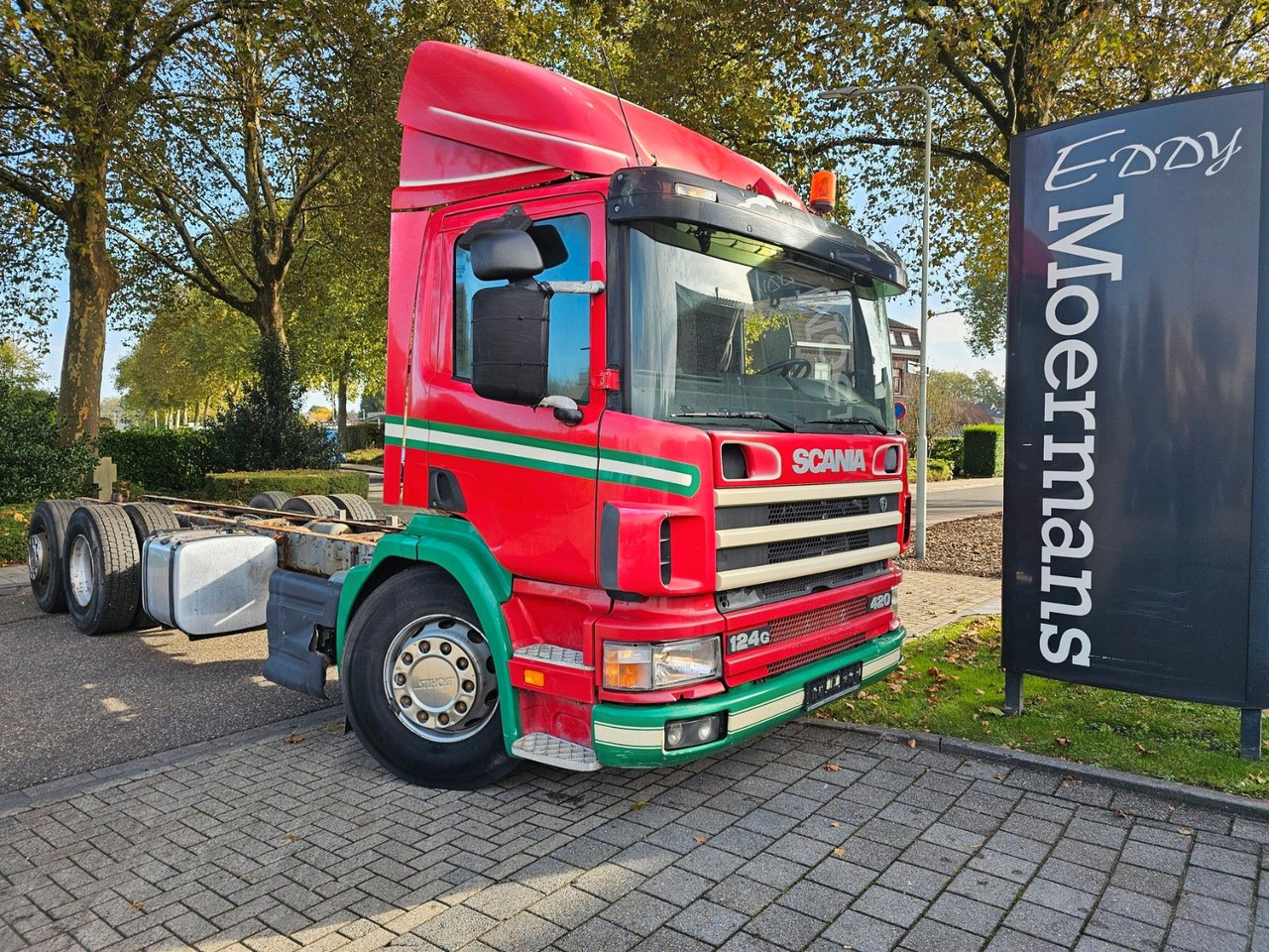 Scania P 124G 420 6x2*4 Fahrgestell - Kamion sa golom šasijom i zatvorenom kabinom: slika 1 Scania P 124G 420 6x2*4 Fahrgestell - Kamion sa golom šasijom i zatvorenom kabinom: slika 1