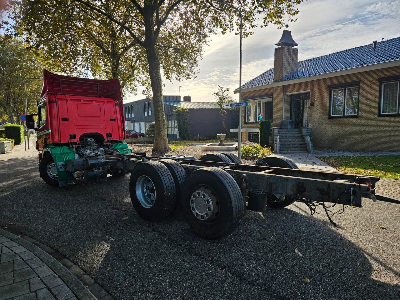 Scania P 124G 420 6x2*4 Fahrgestell - Kamion sa golom šasijom i zatvorenom kabinom: slika 2 Scania P 124G 420 6x2*4 Fahrgestell - Kamion sa golom šasijom i zatvorenom kabinom: slika 2