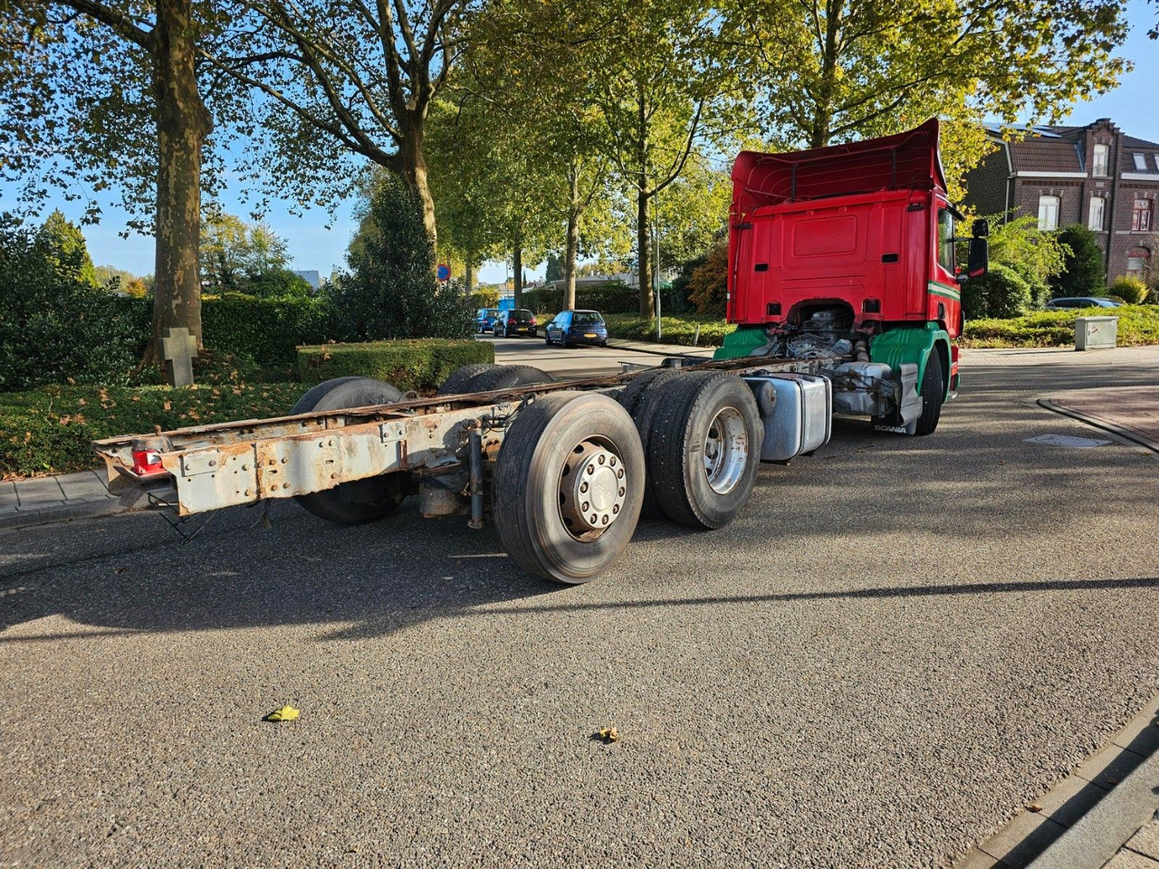 Scania P 124G 420 6x2*4 Fahrgestell - Kamion sa golom šasijom i zatvorenom kabinom: slika 4 Scania P 124G 420 6x2*4 Fahrgestell - Kamion sa golom šasijom i zatvorenom kabinom: slika 4