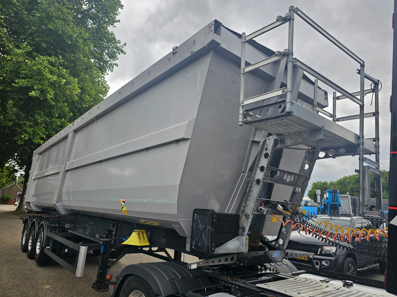 Schmitz SGF-S3 Scraptipper 55 M3 - Poluprikolica istovarivača: slika 3 Schmitz SGF-S3 Scraptipper 55 M3 - Poluprikolica istovarivača: slika 3