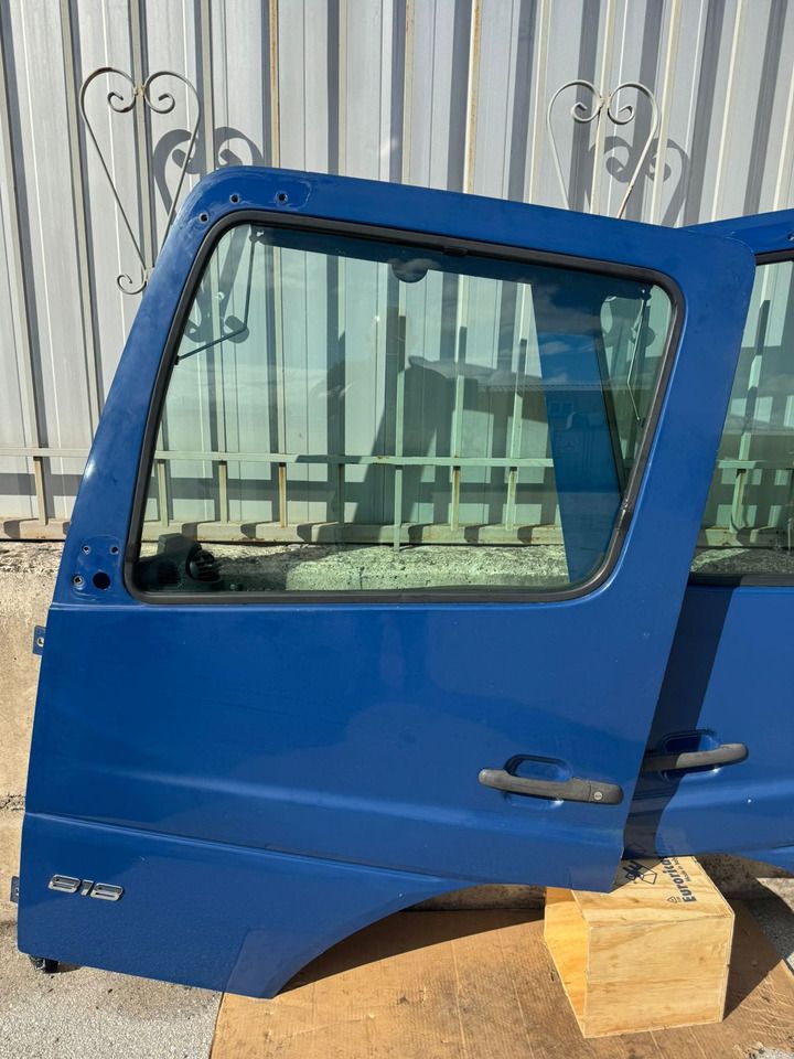 DOOR MERCEDES ATEGO 4 (LEFT AND RIGHT) - Kabina i enterijer: slika 2 DOOR MERCEDES ATEGO 4 (LEFT AND RIGHT) - Kabina i enterijer: slika 2