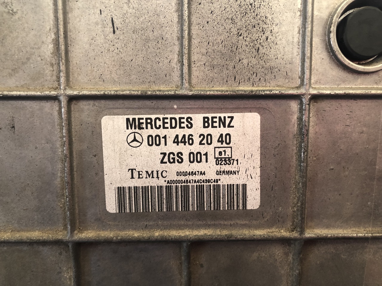 ENGINE CONTROL UNIT AXOR 330ps EURO 3 - Upravljačka jedinica za Kamion: slika 4 ENGINE CONTROL UNIT AXOR 330ps EURO 3 - Upravljačka jedinica za Kamion: slika 4