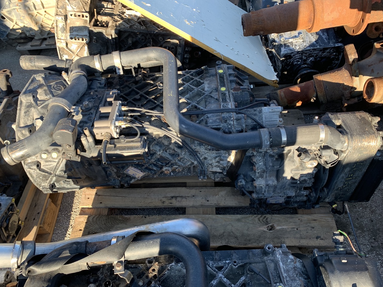 GEARBOX MAN TGX ZF16S2321 TD (WITH INTARTER) - Menjač i delovi za Kamion: slika 2 GEARBOX MAN TGX ZF16S2321 TD (WITH INTARTER) - Menjač i delovi za Kamion: slika 2