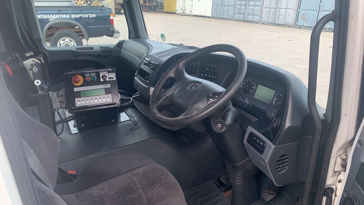 MEDIUM CAB ACTROS MP3 RHD - Kabina i enterijer za Kamion: slika 4 MEDIUM CAB ACTROS MP3 RHD - Kabina i enterijer za Kamion: slika 4