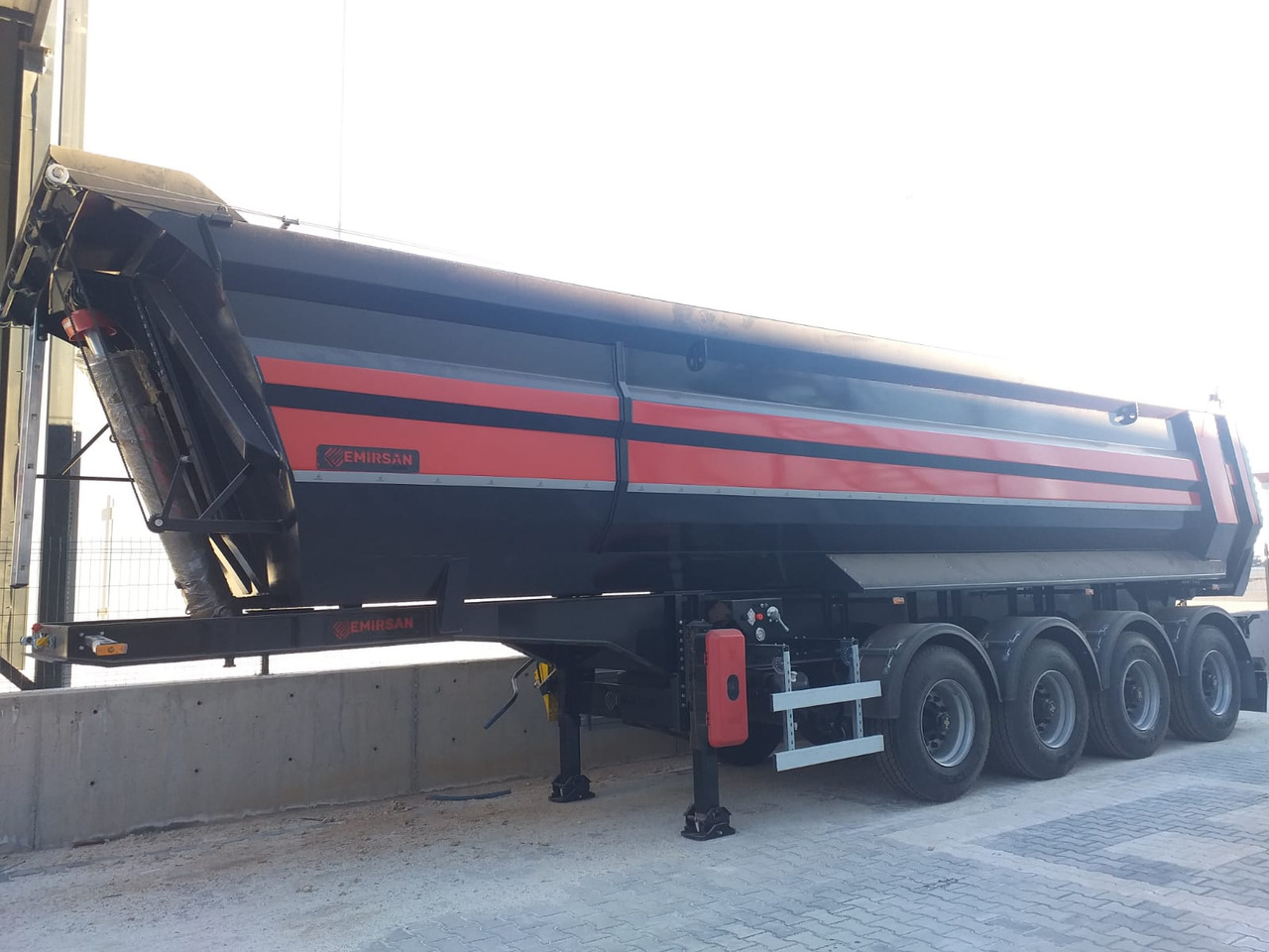 EMIRSAN SELF-STEERING, 4 AXLE U TYPE TIPPER - Poluprikolica istovarivača: slika 5 EMIRSAN SELF-STEERING, 4 AXLE U TYPE TIPPER - Poluprikolica istovarivača: slika 5