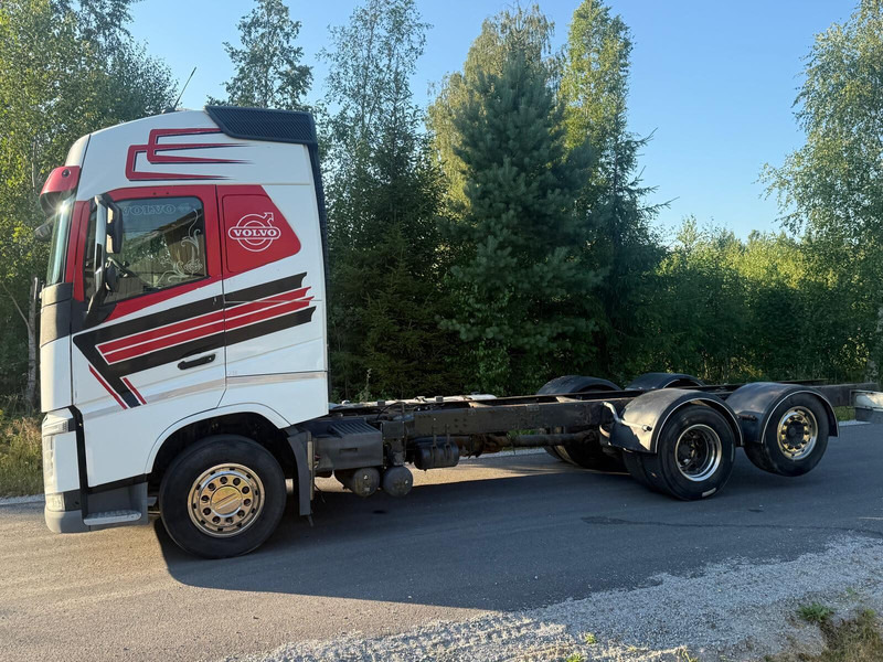 Volvo FH460 Globe 2016 - Kamion sa golom šasijom i zatvorenom kabinom: slika 2 Volvo FH460 Globe 2016 - Kamion sa golom šasijom i zatvorenom kabinom: slika 2