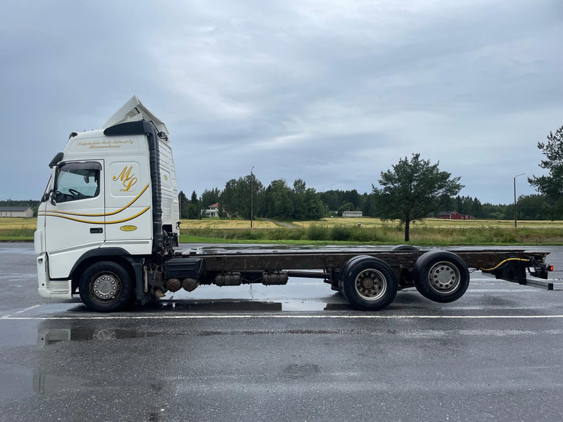 Volvo FH500 6x2 - Kamion sa golom šasijom i zatvorenom kabinom: slika 2 Volvo FH500 6x2 - Kamion sa golom šasijom i zatvorenom kabinom: slika 2