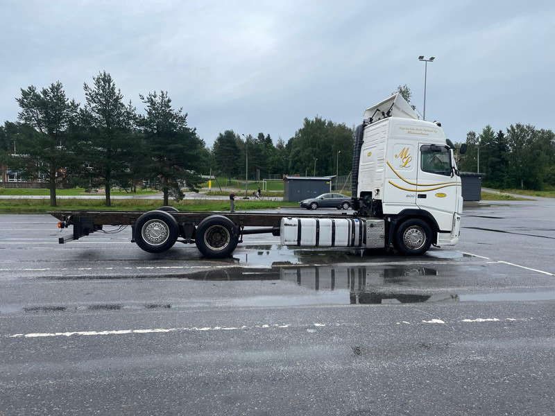 Volvo FH500 6x2 - Kamion sa golom šasijom i zatvorenom kabinom: slika 5 Volvo FH500 6x2 - Kamion sa golom šasijom i zatvorenom kabinom: slika 5