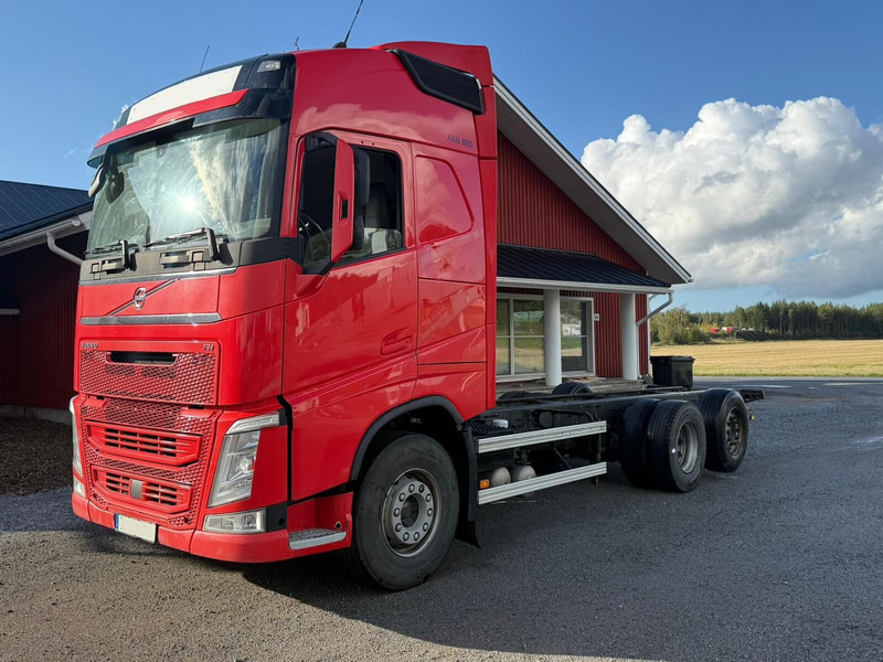 Volvo FH540 2019 - Kamion sa golom šasijom i zatvorenom kabinom: slika 1 Volvo FH540 2019 - Kamion sa golom šasijom i zatvorenom kabinom: slika 1