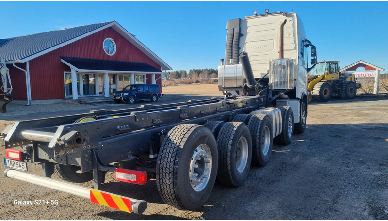 Volvo FH750 New engine and gearbox - Kamion sa golom šasijom i zatvorenom kabinom: slika 3 Volvo FH750 New engine and gearbox - Kamion sa golom šasijom i zatvorenom kabinom: slika 3