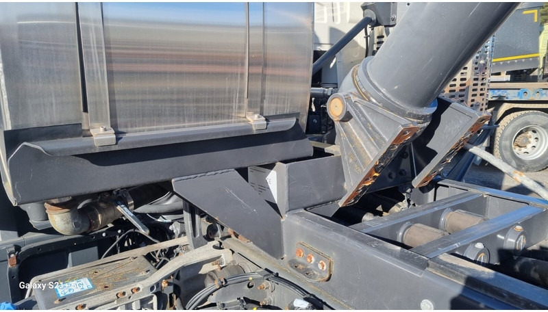 Volvo FH750 New engine and gearbox - Kamion sa golom šasijom i zatvorenom kabinom: slika 4 Volvo FH750 New engine and gearbox - Kamion sa golom šasijom i zatvorenom kabinom: slika 4