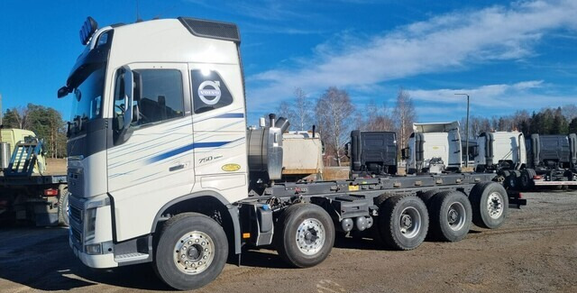 Volvo FH750 uusi moottori/vaihteisto - Kamion sa golom šasijom i zatvorenom kabinom: slika 1 Volvo FH750 uusi moottori/vaihteisto - Kamion sa golom šasijom i zatvorenom kabinom: slika 1