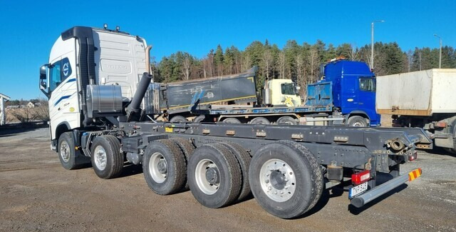 Volvo FH750 uusi moottori/vaihteisto - Kamion sa golom šasijom i zatvorenom kabinom: slika 3 Volvo FH750 uusi moottori/vaihteisto - Kamion sa golom šasijom i zatvorenom kabinom: slika 3