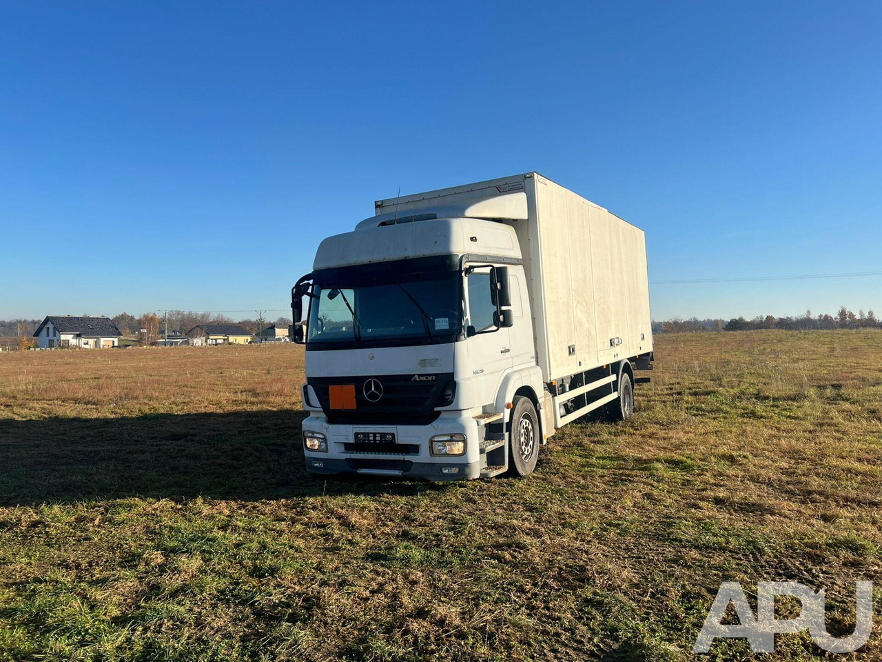 Mercedes-Benz Axor 1829 - Kamion sa zatvorenim sandukom: slika 1 Mercedes-Benz Axor 1829 - Kamion sa zatvorenim sandukom: slika 1