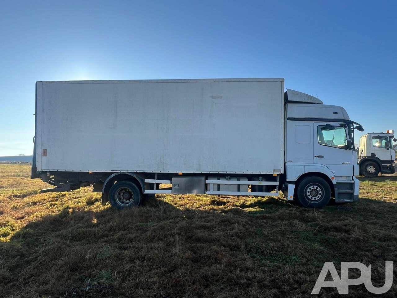 Mercedes-Benz Axor 1829 - Kamion sa zatvorenim sandukom: slika 4 Mercedes-Benz Axor 1829 - Kamion sa zatvorenim sandukom: slika 4