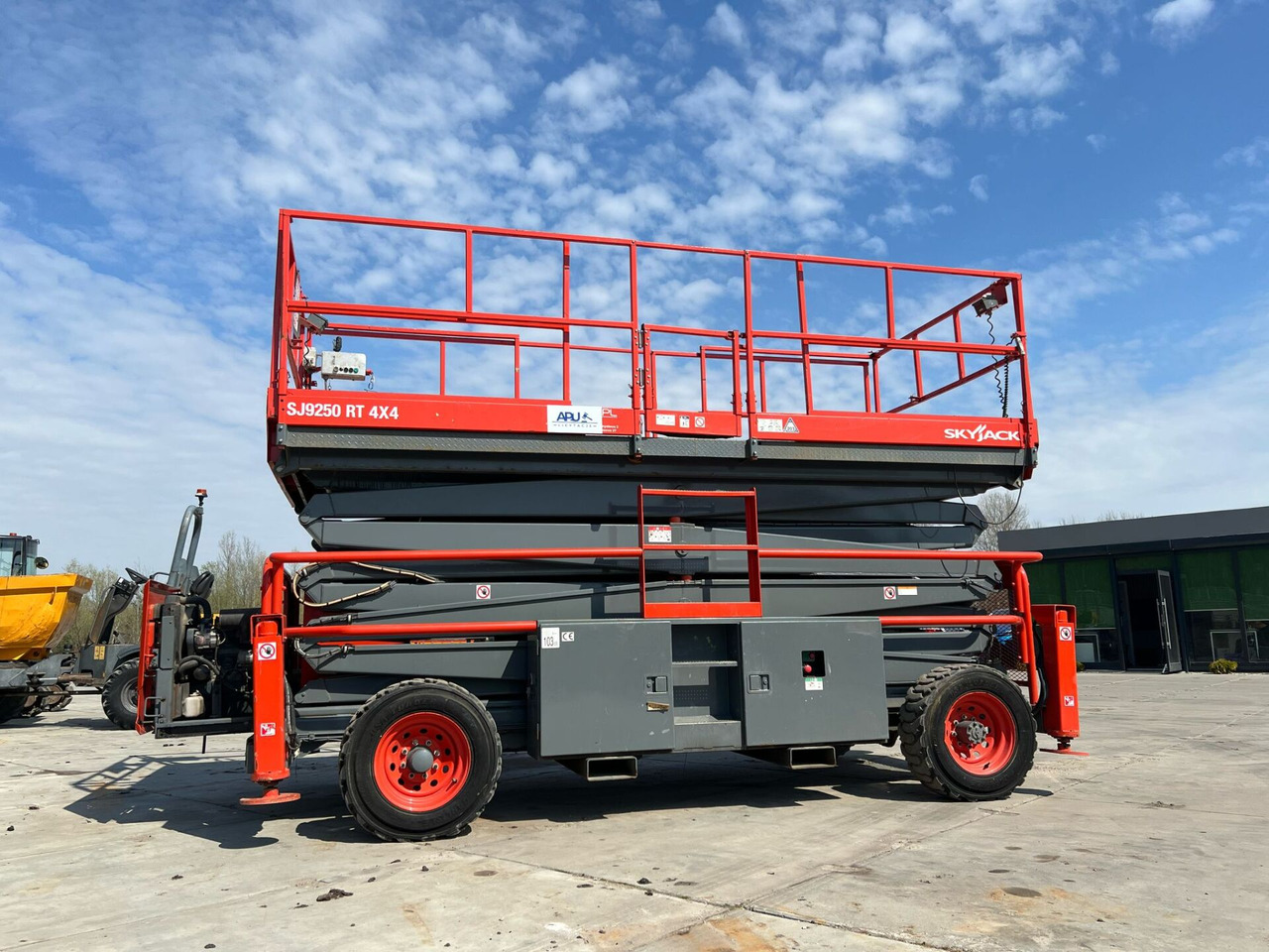 SKYJACK SJ 9250 4×4 - Lift u obliku makaza: slika 4 SKYJACK SJ 9250 4×4 - Lift u obliku makaza: slika 4