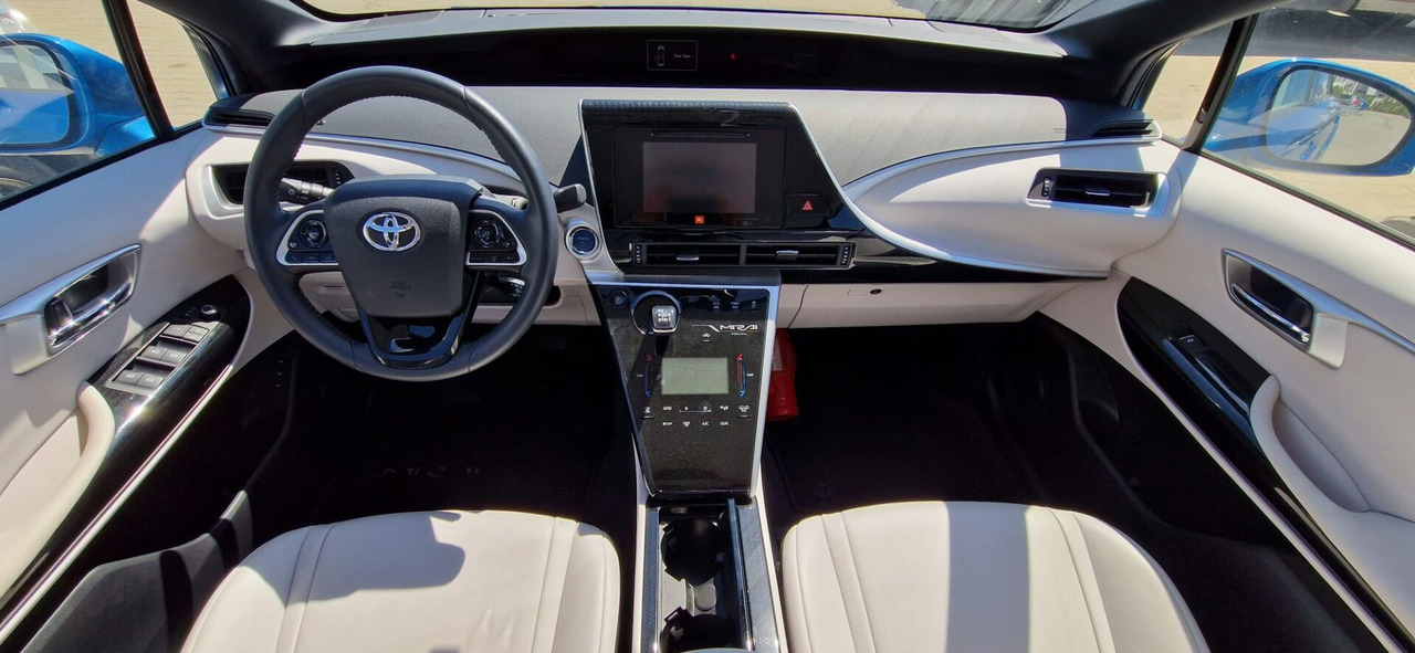 Limuzina Toyota Mirai: slika 17