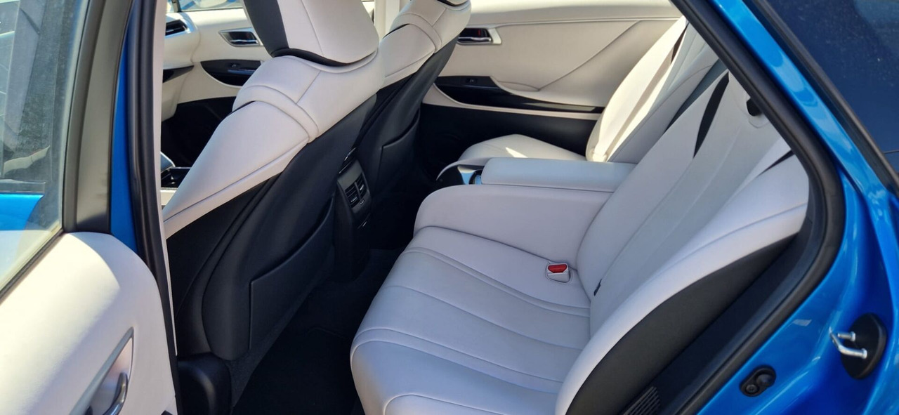 Limuzina Toyota Mirai: slika 13