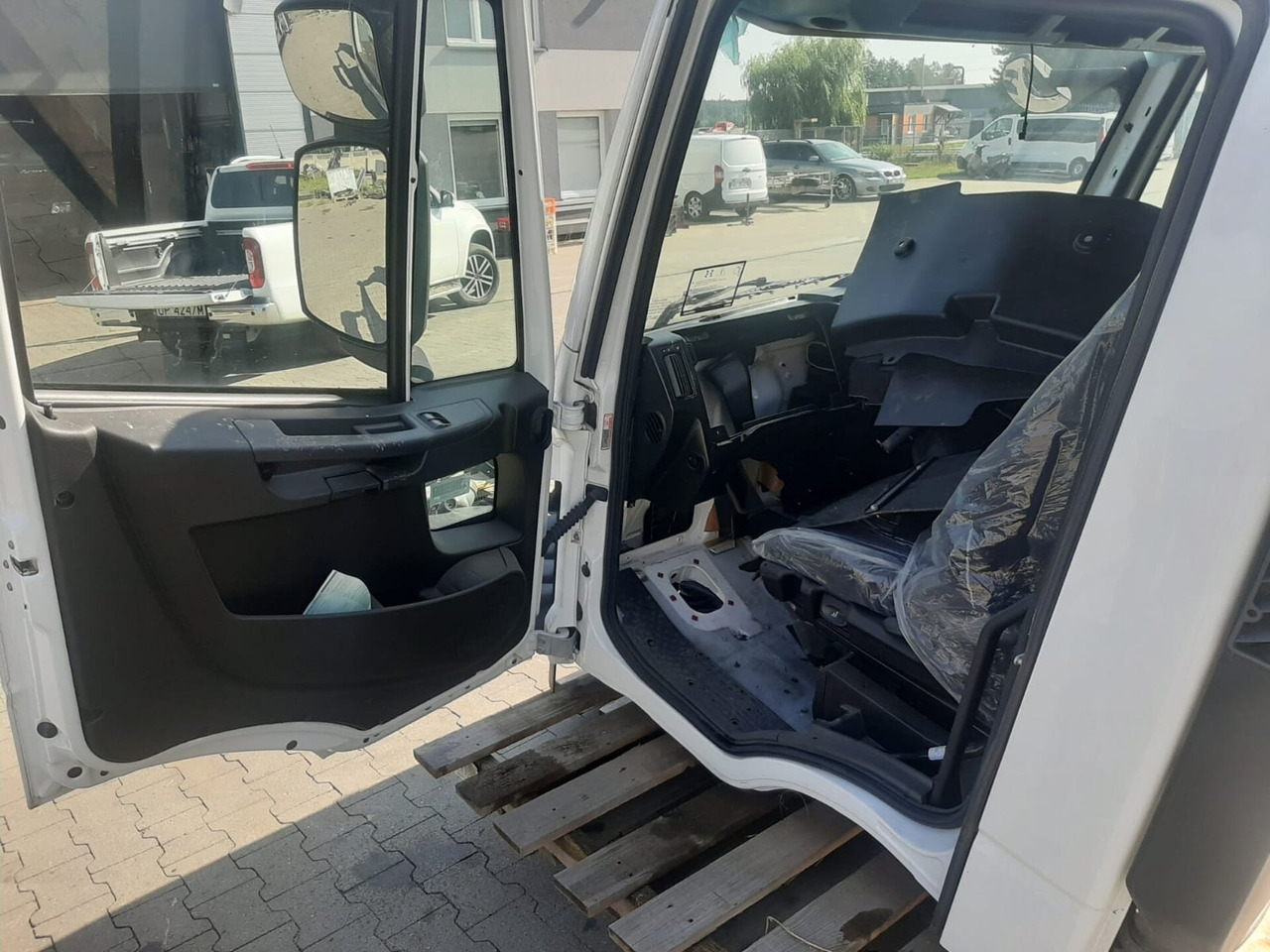IVECO EUROCARGO 150-280 EURO 5-6 CABIN 4X2 NEW AUTOMATIC 000135A - Kabina za Kamion: slika 3 IVECO EUROCARGO 150-280 EURO 5-6 CABIN 4X2 NEW AUTOMATIC 000135A - Kabina za Kamion: slika 3