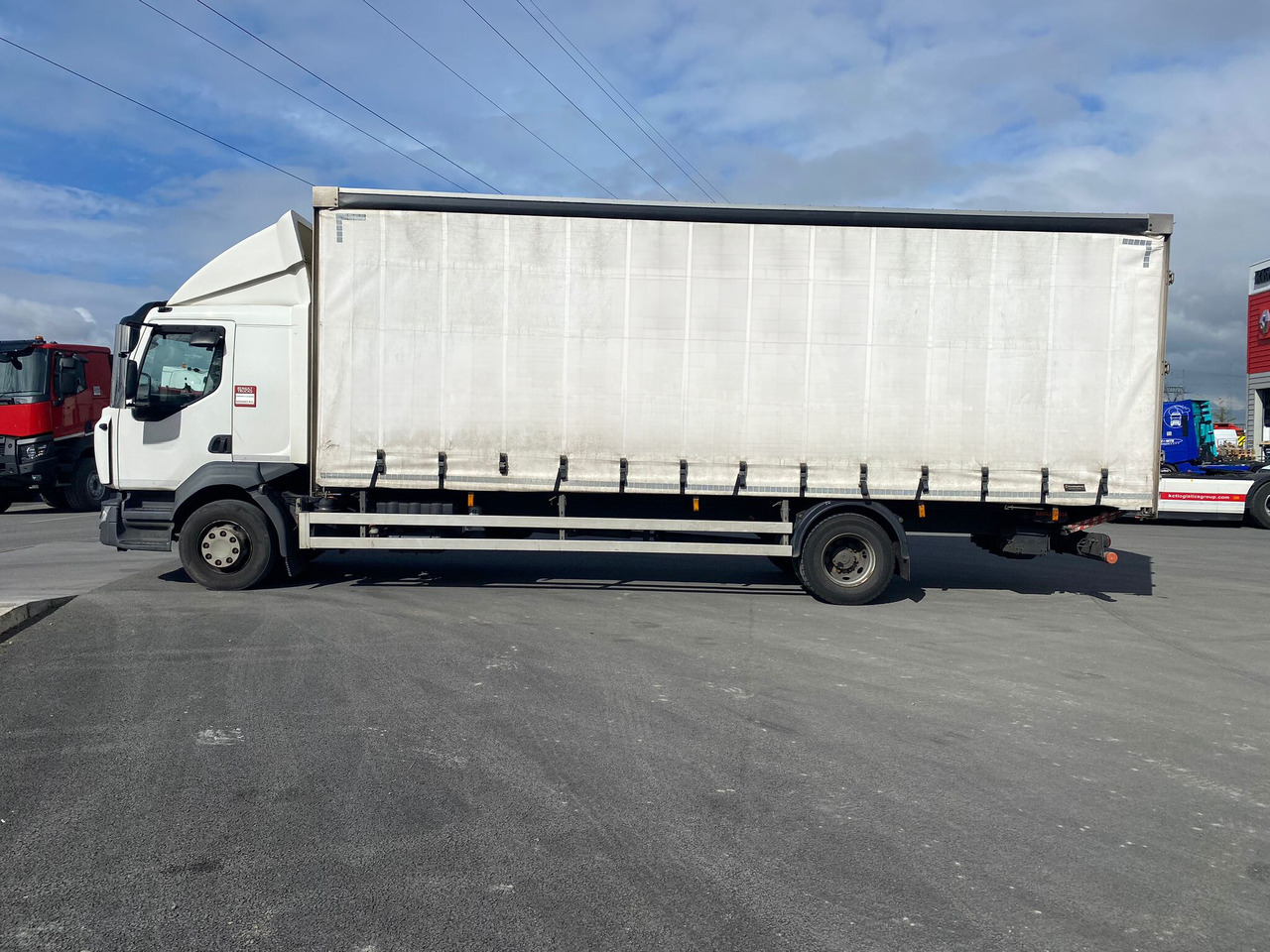 2015 Renault D Med 4×2 250 - Kamion sa ceradom: slika 4 2015 Renault D Med 4×2 250 - Kamion sa ceradom: slika 4