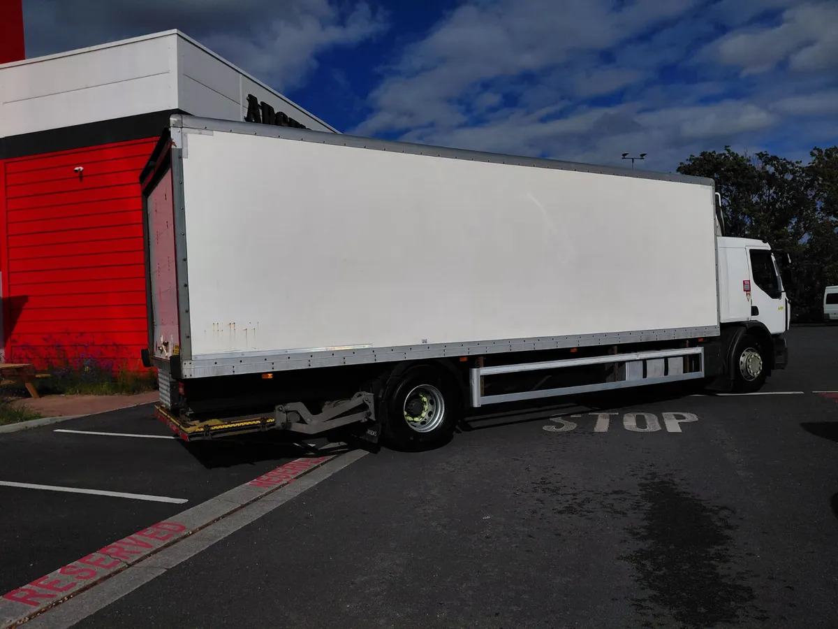 2019 Renault D18 Wide 4×2 18 Tonne - Kamion sa zatvorenim sandukom: slika 4 2019 Renault D18 Wide 4×2 18 Tonne - Kamion sa zatvorenim sandukom: slika 4