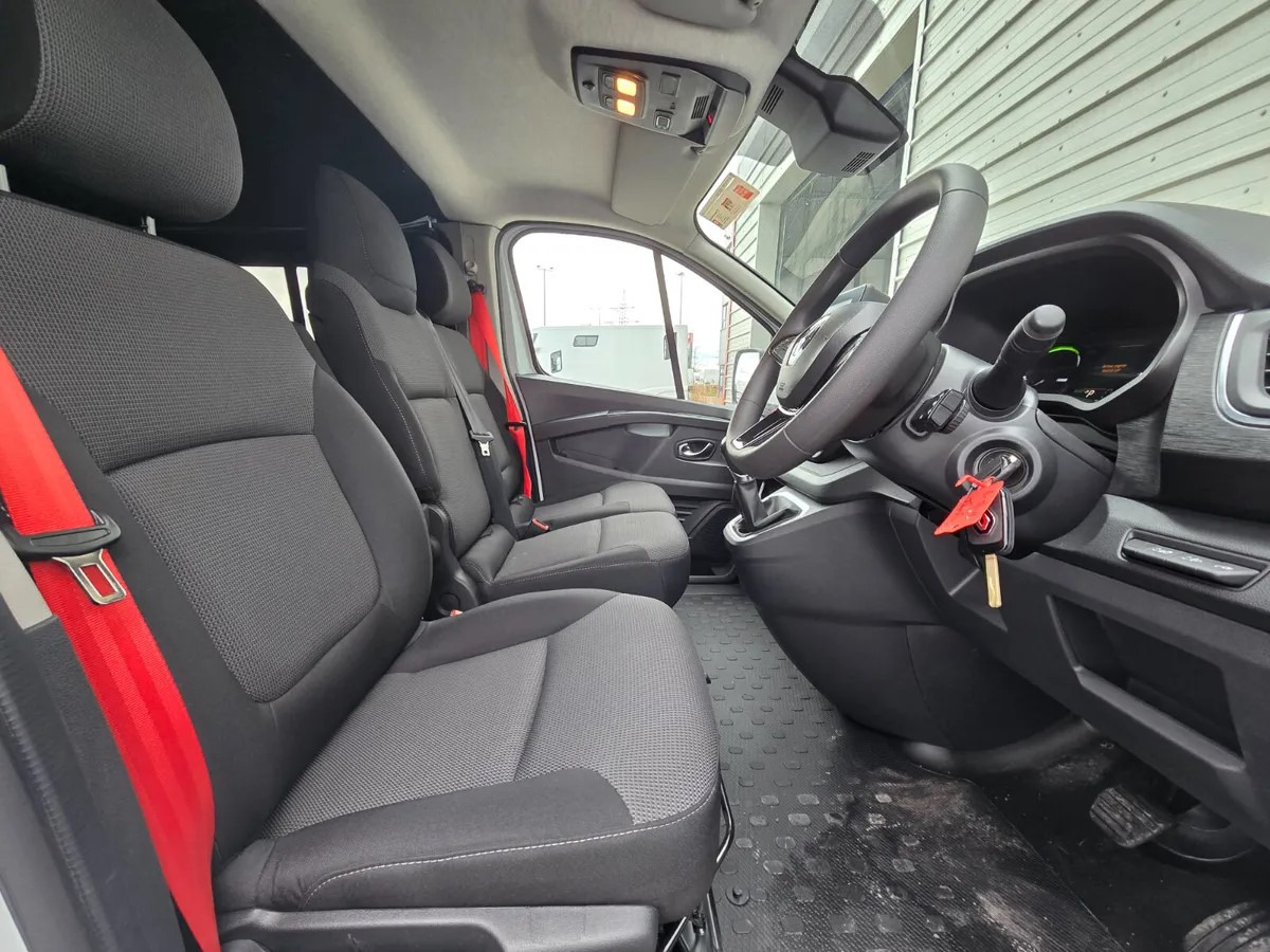 Dostavno vozilo sa duplom kabinom 2025 Renault Trafic E-Tech Crew Cab: slika 11