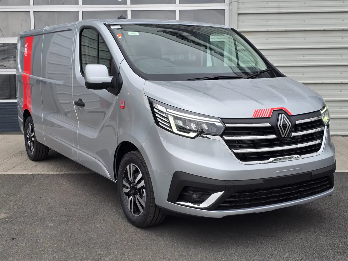 NEW Renault Trafic Exclusive 170BHP/150BHP Manual Silver - Furgon: slika 1 NEW Renault Trafic Exclusive 170BHP/150BHP Manual Silver - Furgon: slika 1