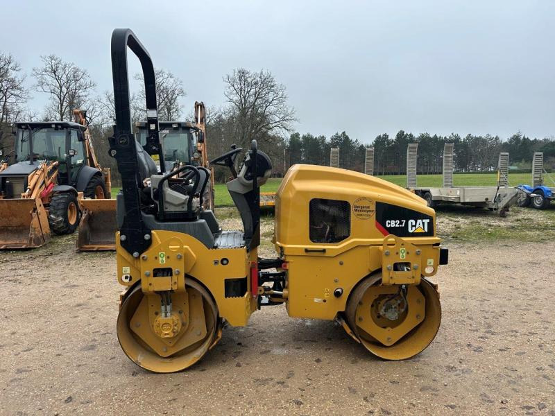 Caterpillar CB2.7 - Valjak za puteve: slika 1 Caterpillar CB2.7 - Valjak za puteve: slika 1