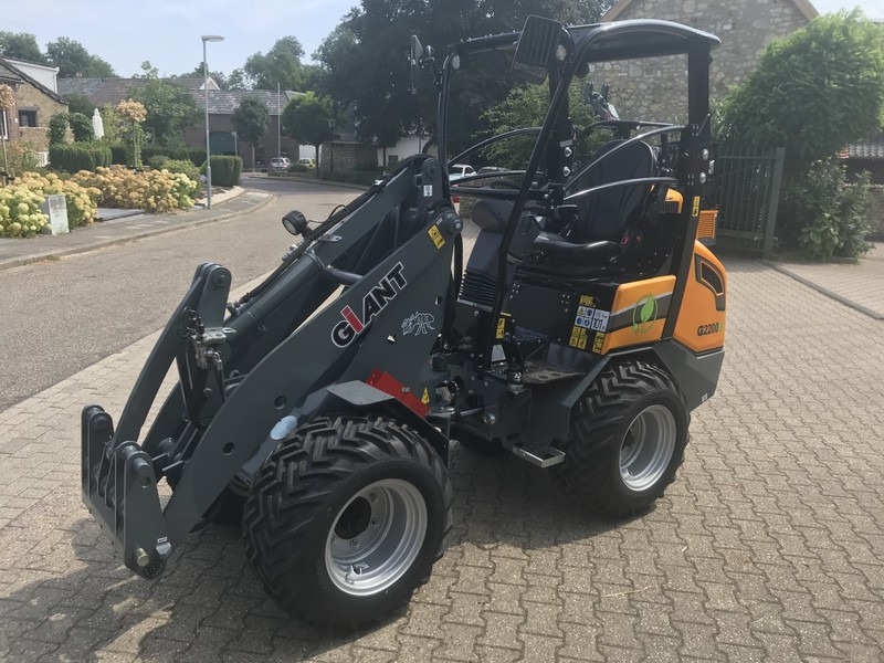 Giant G2200E - Zglobni utovarivač: slika 3 Giant G2200E - Zglobni utovarivač: slika 3