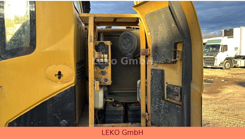 Bager guseničar Caterpillar 311C Mit Zwei Löffeln: slika 11 Bager guseničar Caterpillar 311C Mit Zwei Löffeln: slika 11