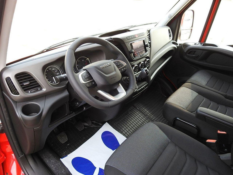 Iveco DAILY NOWY 35S18 CONNECT PLANDEKA 10 PALET WEBASTO KLIMATYZACJA - Kamion sa zatvorenim sandukom: slika 2 Iveco DAILY NOWY 35S18 CONNECT PLANDEKA 10 PALET WEBASTO KLIMATYZACJA - Kamion sa zatvorenim sandukom: slika 2