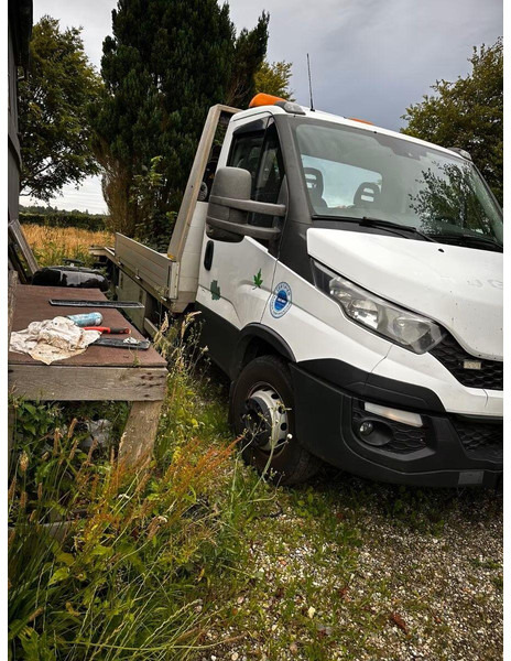 Iveco Daily 70C17 - Car transporter + crane - Kamion za prevoz automobila: slika 2 Iveco Daily 70C17 - Car transporter + crane - Kamion za prevoz automobila: slika 2