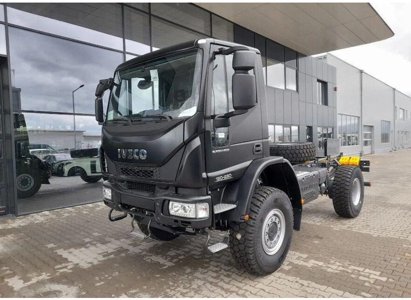 Iveco EuroCargo 4x4 ML150E28WS Chassis - Kamion sa golom šasijom i zatvorenom kabinom: slika 1 Iveco EuroCargo 4x4 ML150E28WS Chassis - Kamion sa golom šasijom i zatvorenom kabinom: slika 1