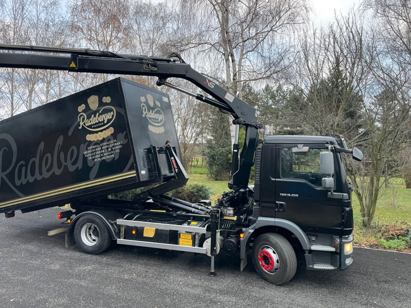 MAN TGM 15.250 Hoof lift + Crane - Kamion sa hidrauličnom kukom, Kamion sa dizalicom: slika 1 MAN TGM 15.250 Hoof lift + Crane - Kamion sa hidrauličnom kukom, Kamion sa dizalicom: slika 1